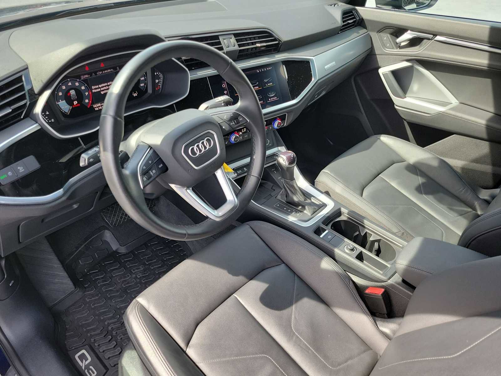 Certified 2022 Audi Q3 2.0T Premium Plus AWD/4WD image 2