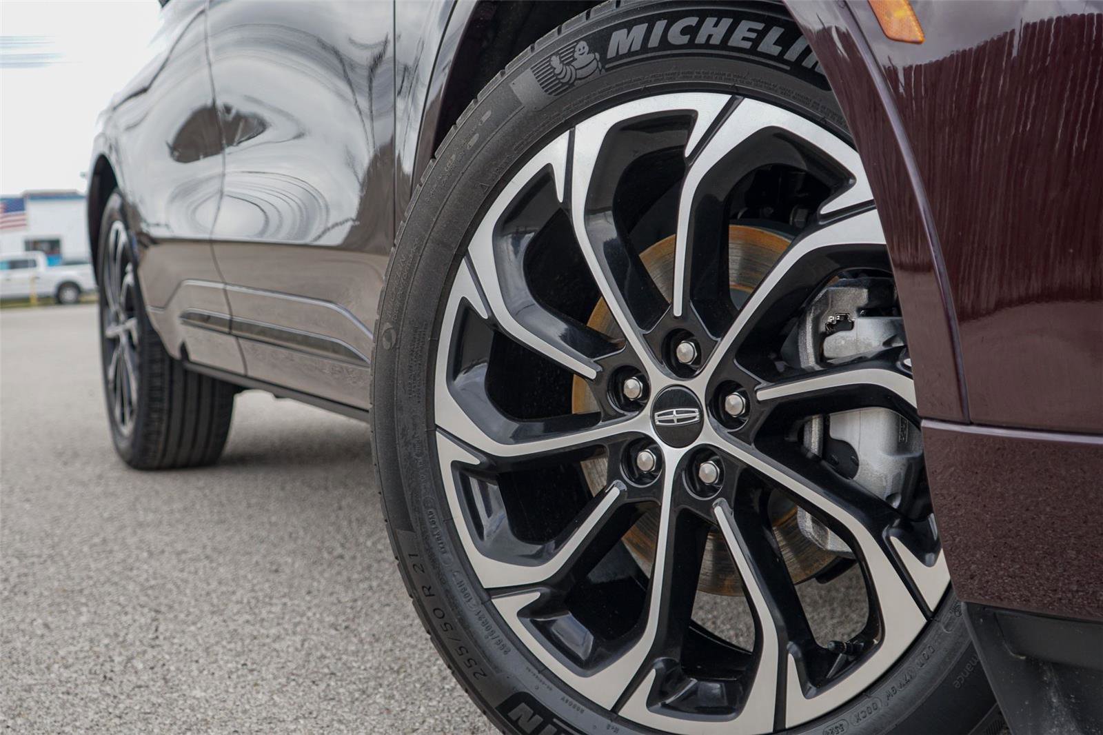 Used 2025 Lincoln Nautilus Reserve image 2