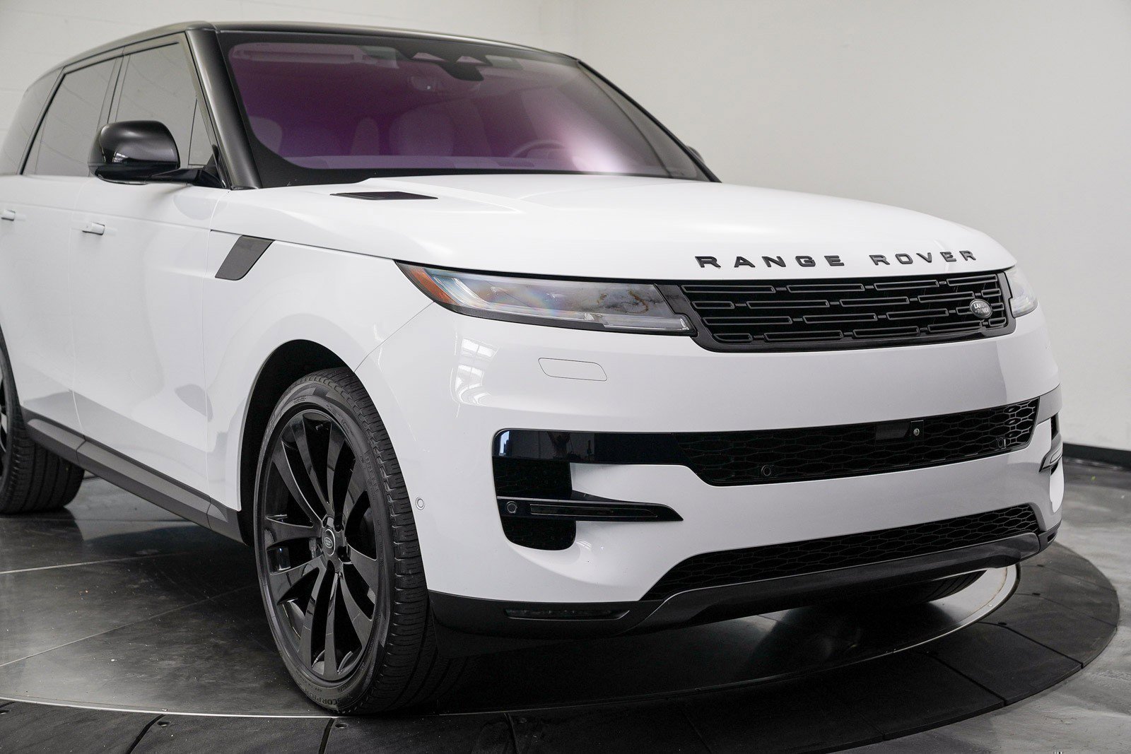 Used 2023 Land Rover Range Rover Sport SE AWD/4WD image 9