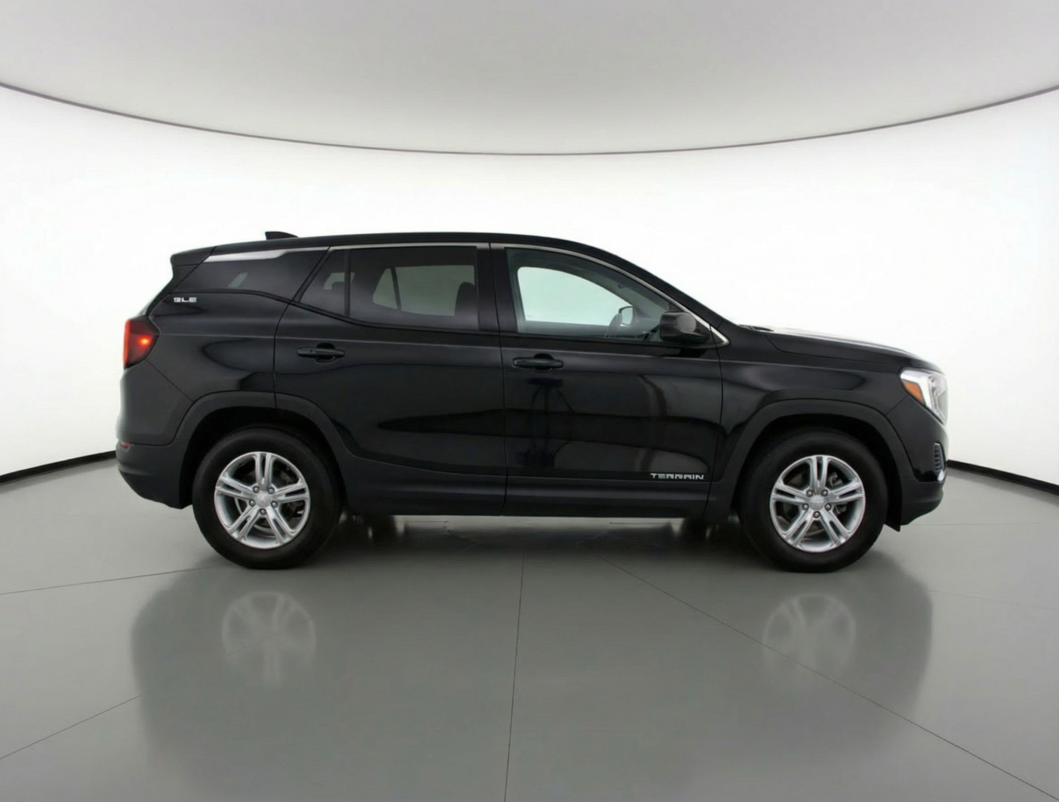 Used 2024 GMC Terrain SLE FWD image 11