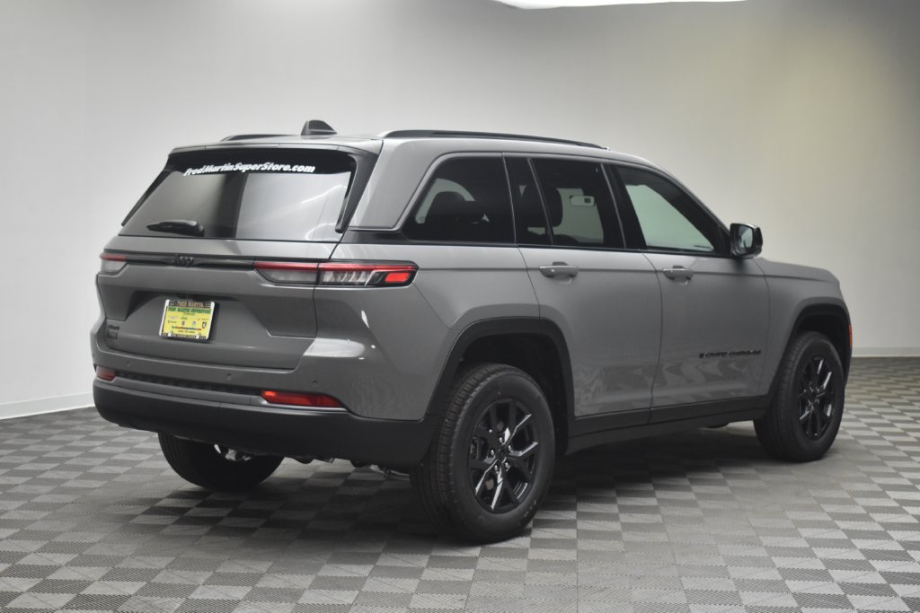 New 2027 Jeep Grand Cherokee 4WD image 5