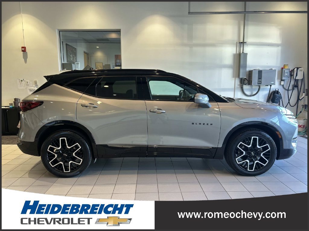 Used 2023 Chevrolet Blazer RS w/ Driver Confidence II Package AWD/4WD image 2