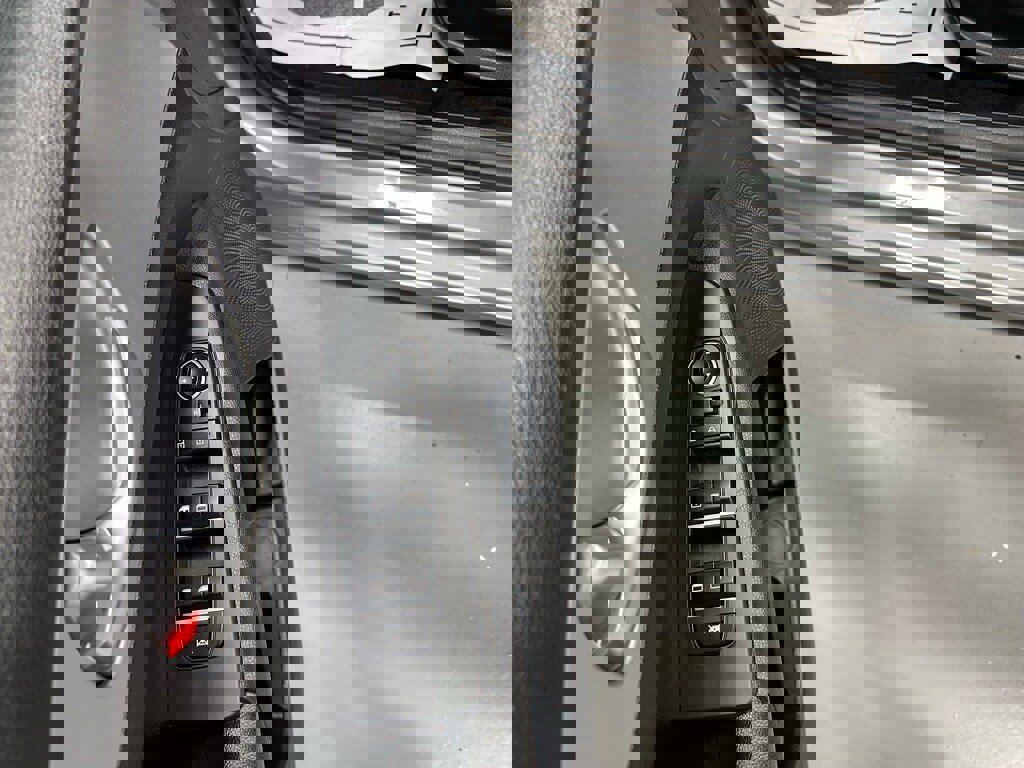 Used 2024 Kia Forte LXS image 9