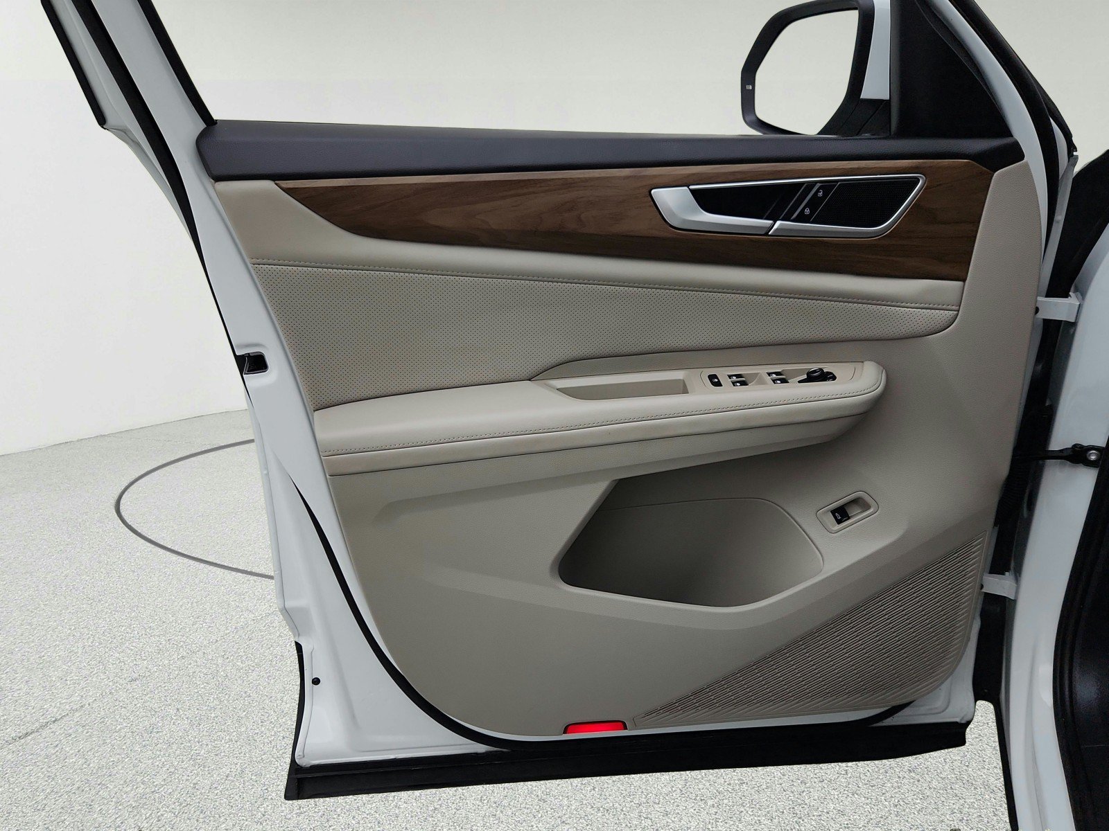 Used 2024 Volkswagen Atlas SE w/ Panoramic Sunroof Package FWD image 27