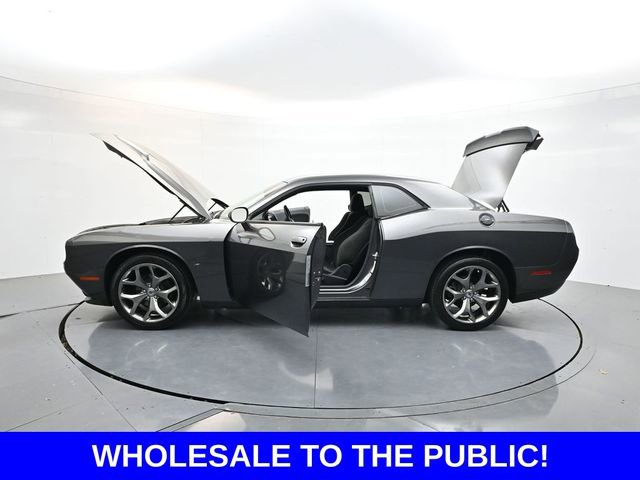 Used 2017 Dodge Challenger SXT RWD image 37