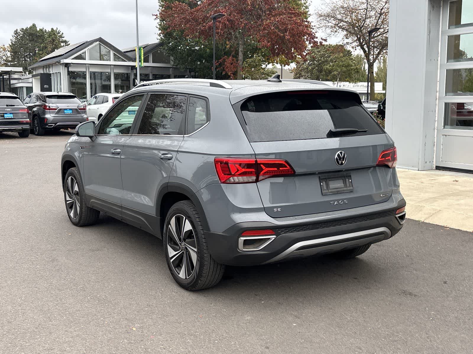 Used 2024 Volkswagen Taos SE AWD/4WD image 3
