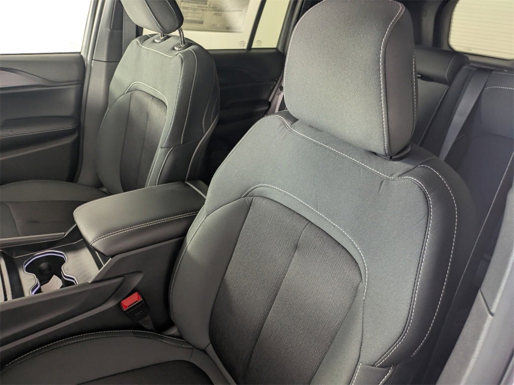 New 2025 Jeep Grand Cherokee Laredo w/ MOPAR Finishing Package image 11