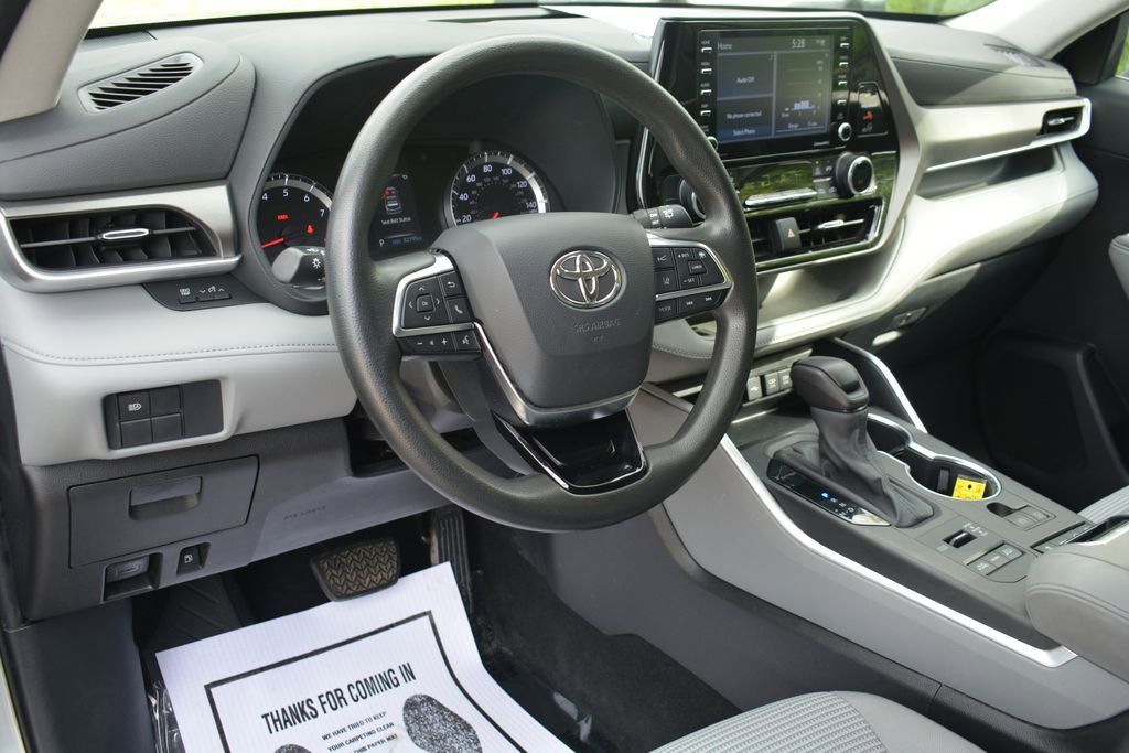 Used 2021 Toyota Highlander L AWD/4WD image 10
