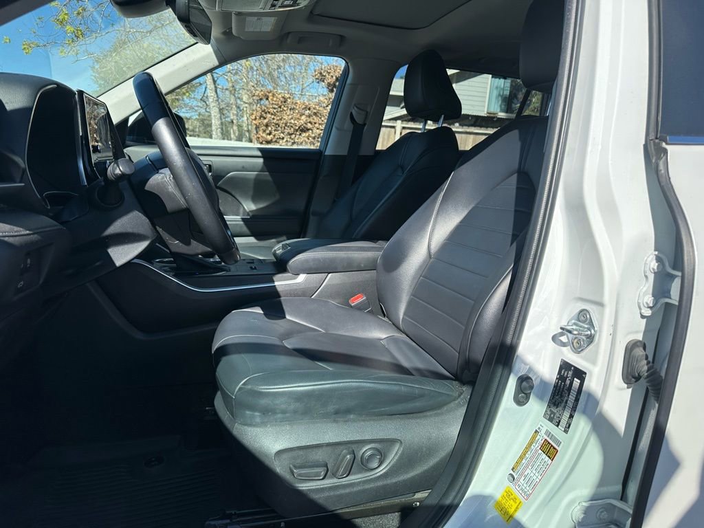 Used 2023 Toyota Highlander XLE image 10