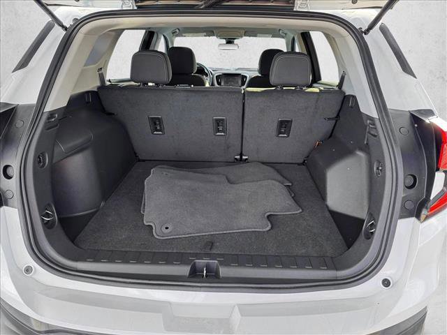 Used 2024 GMC Terrain SLE image 8