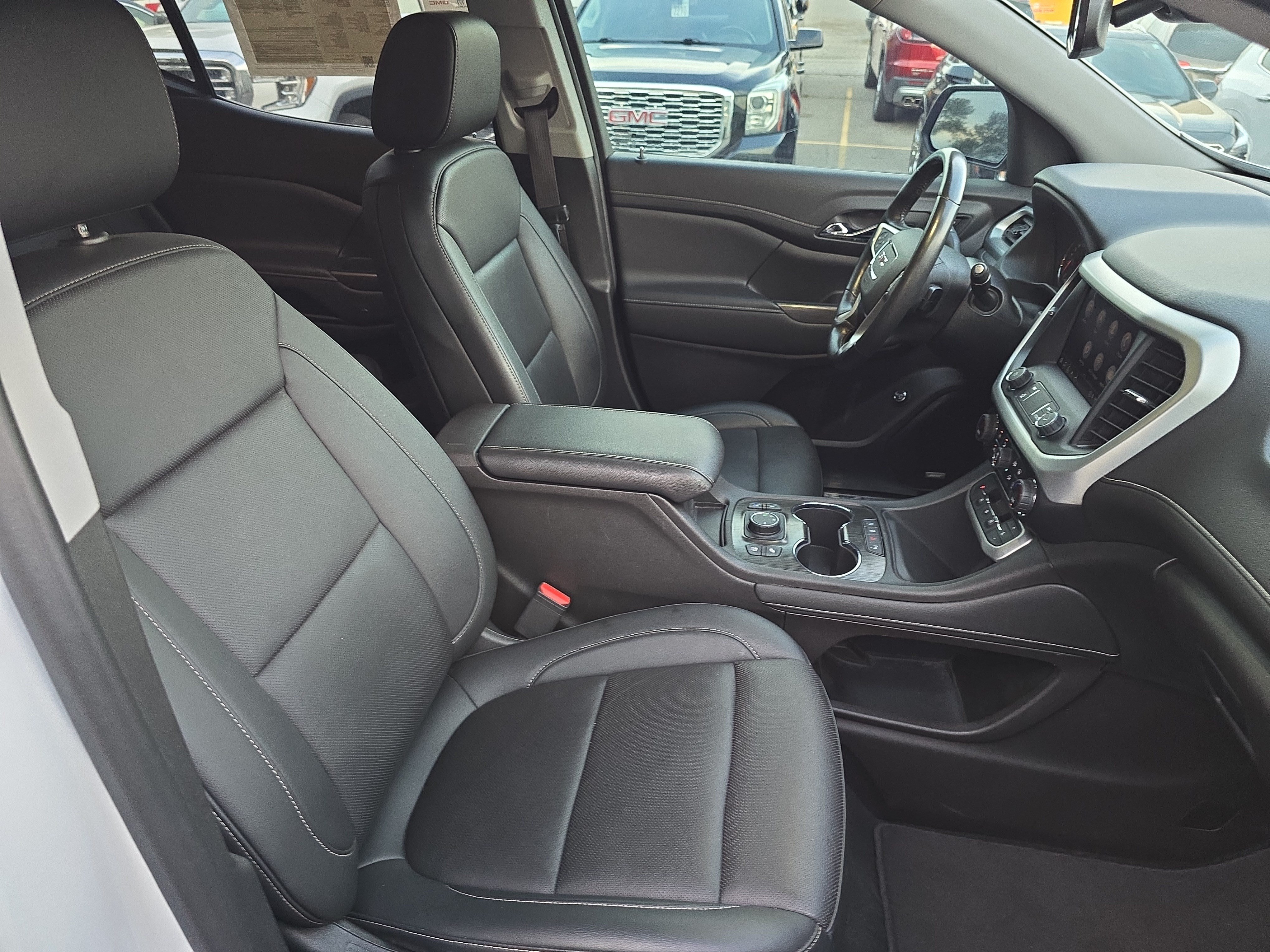Used 2022 GMC Acadia SLT w/ Elevation Edition FWD image 10