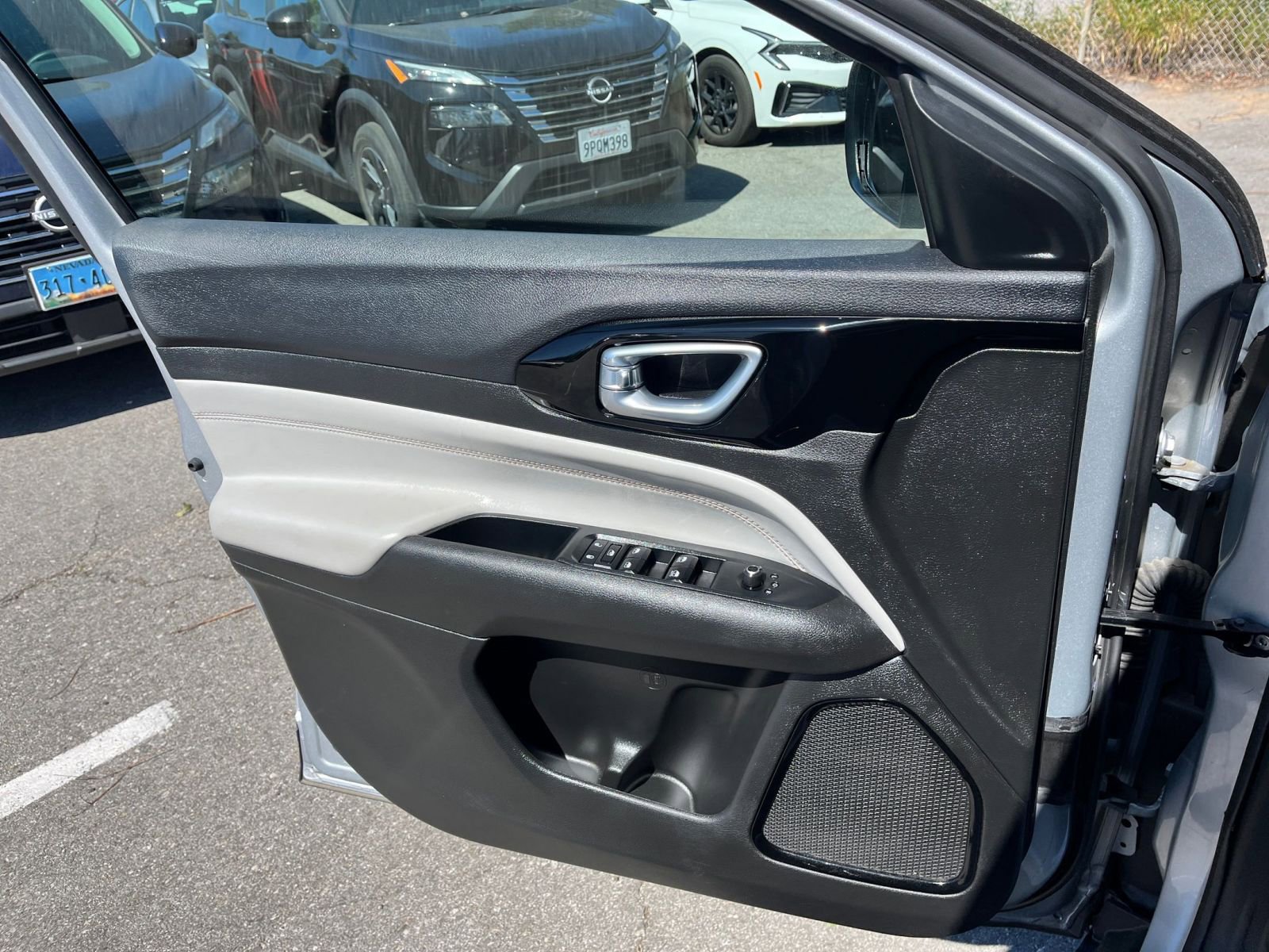 Used 2025 Jeep Compass Limited image 18