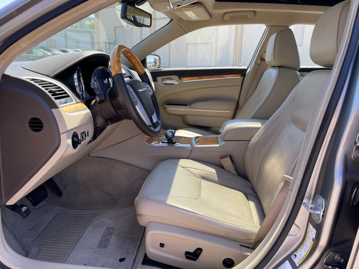 Used 2014 Chrysler 300 C AWD/4WD image 14