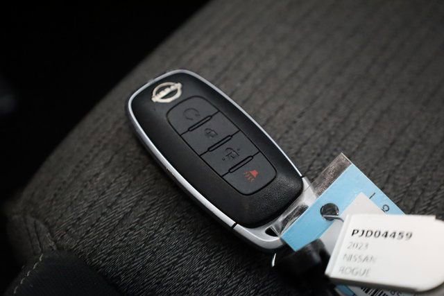 Used 2023 Nissan Rogue SV image 27