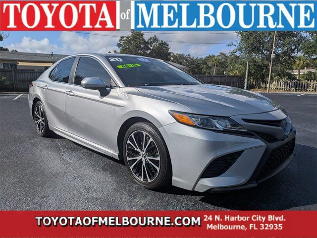 Used 2020 Toyota Camry SE FWD image 1