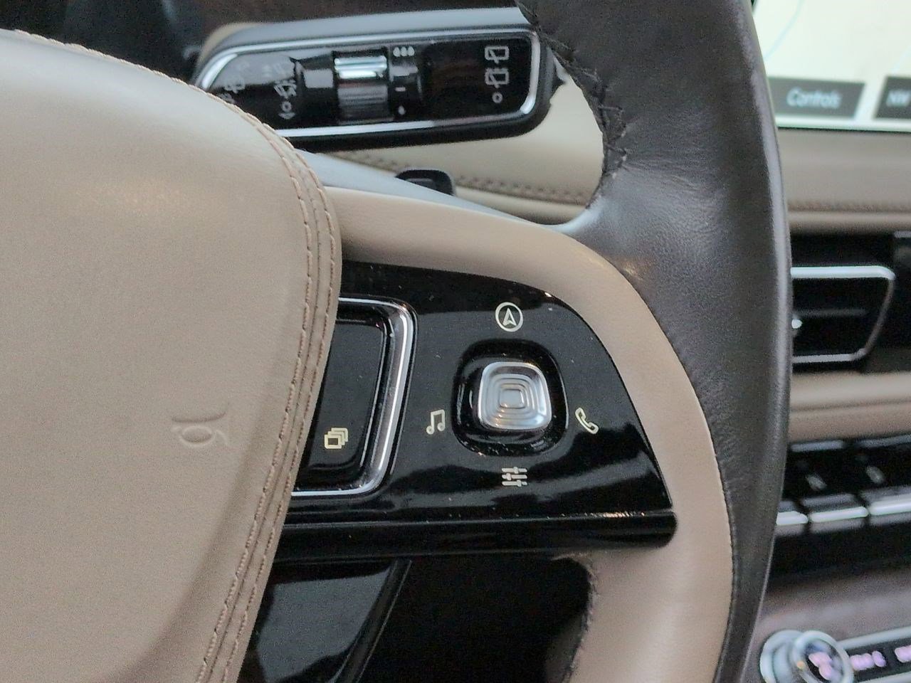 Certified 2023 Lincoln Aviator Reserve w/ Elements Package Plus image 27