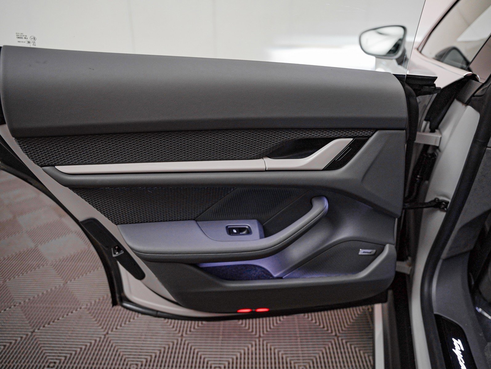 Certified 2024 Porsche Taycan 4S w/ Technology Package (P6F) image 26