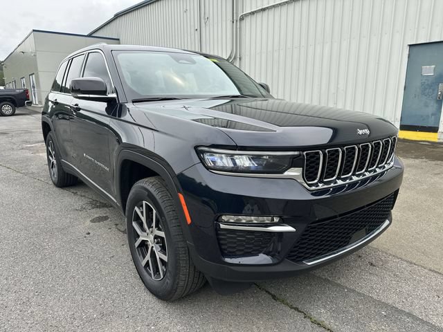 Used 2023 Jeep Grand Cherokee Limited AWD/4WD image 11