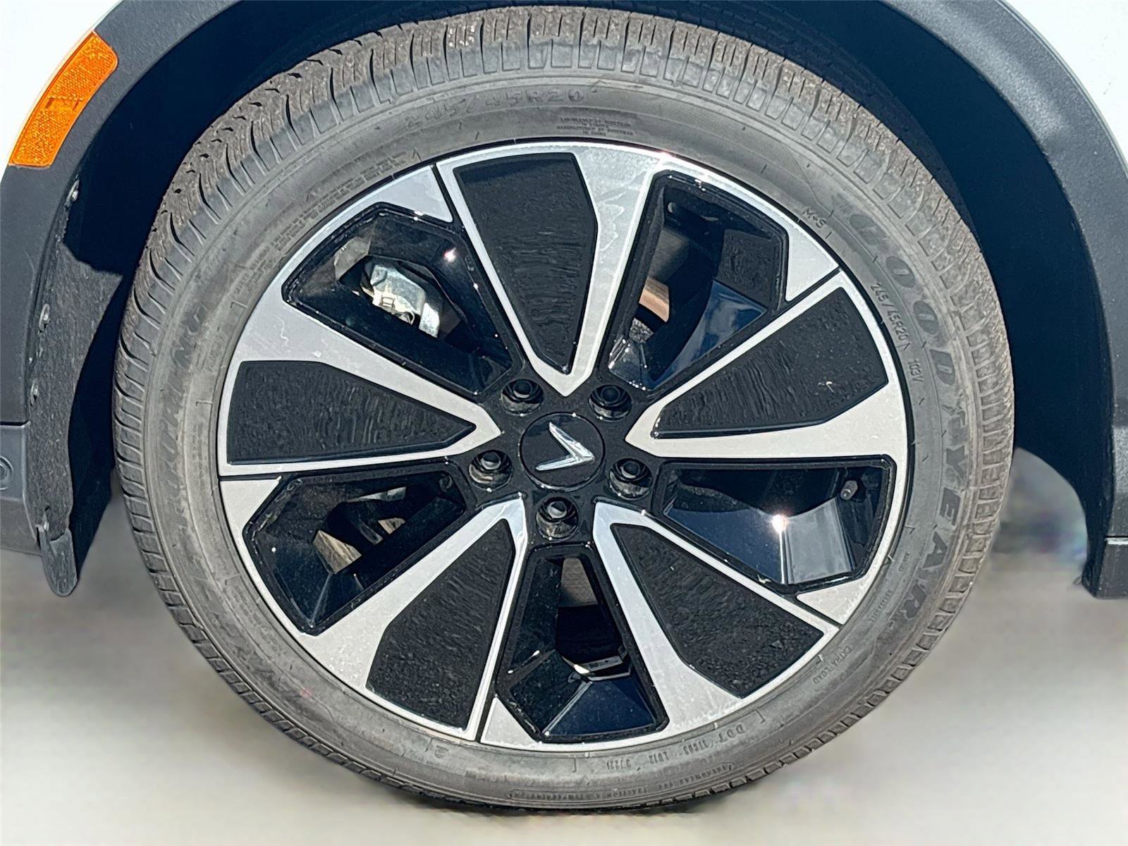 New 2025 VinFast VF 8 Plus image 32