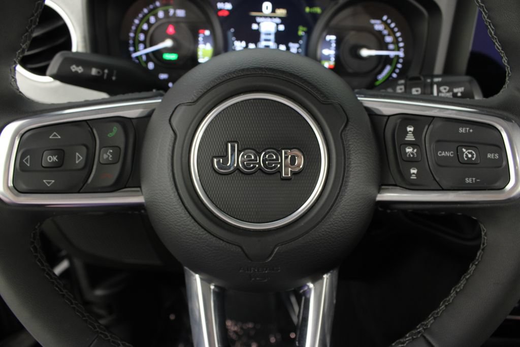 Used 2025 Jeep Wrangler Unlimited Sahara AWD/4WD image 12