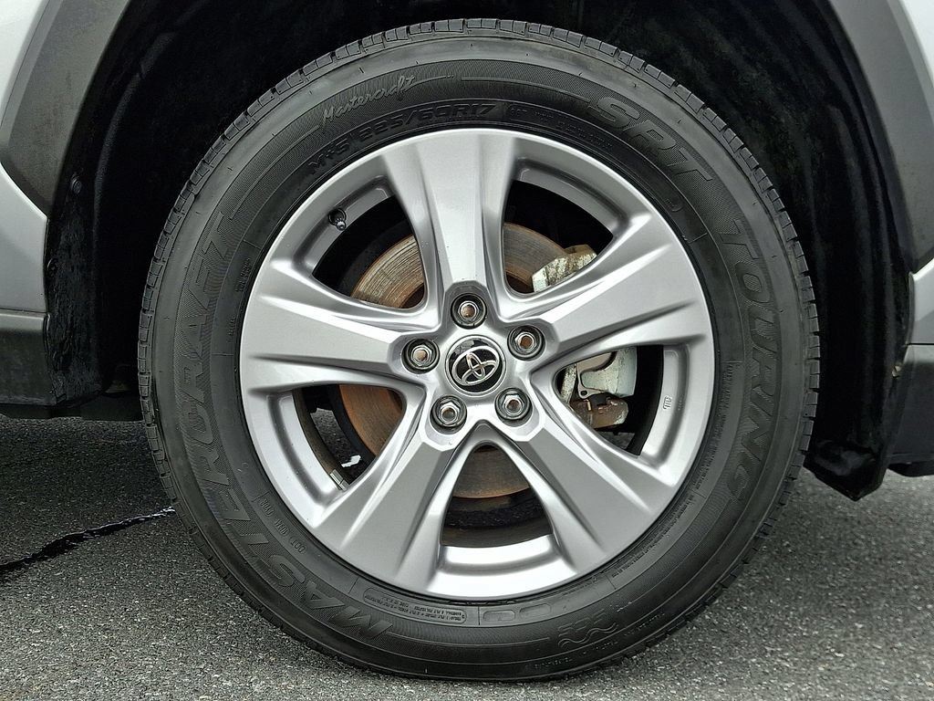 Certified 2025 Toyota RAV4 LE AWD/4WD image 9