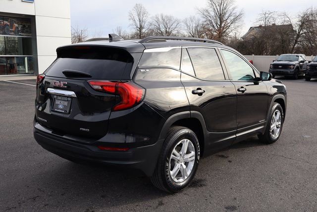 Used 2021 GMC Terrain SLE w/ Driver Convenience Package image 3