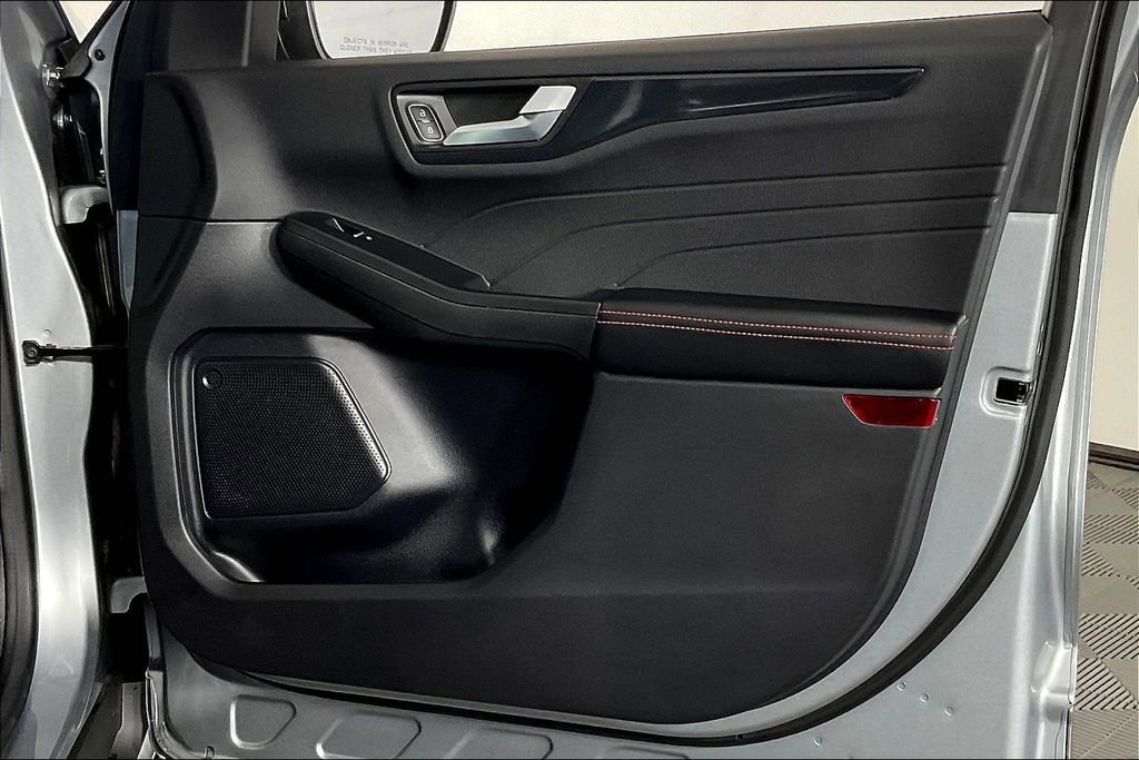 Used 2023 Ford Escape ST-Line image 25