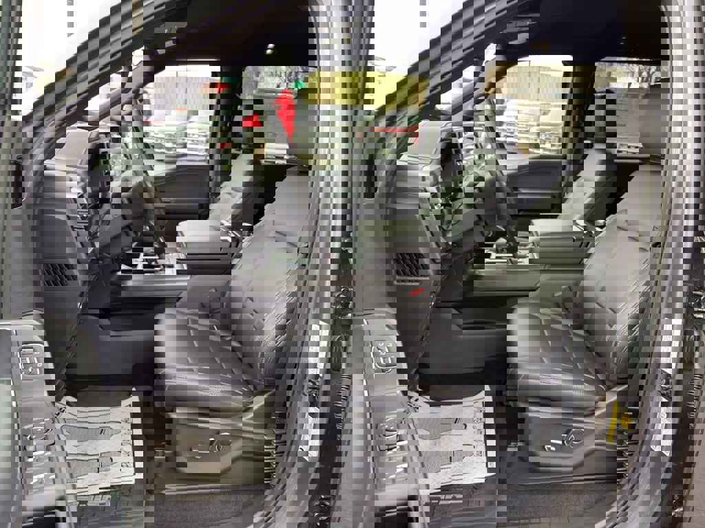 New 2025 Ford F150 Lariat w/ Equipment Group 502A High image 21