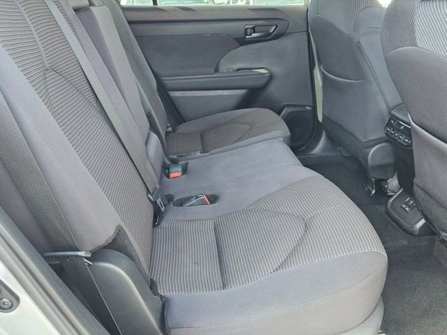 Used 2024 Toyota Highlander LE image 31