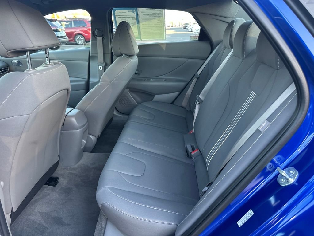 Used 2024 Hyundai Elantra SEL image 17