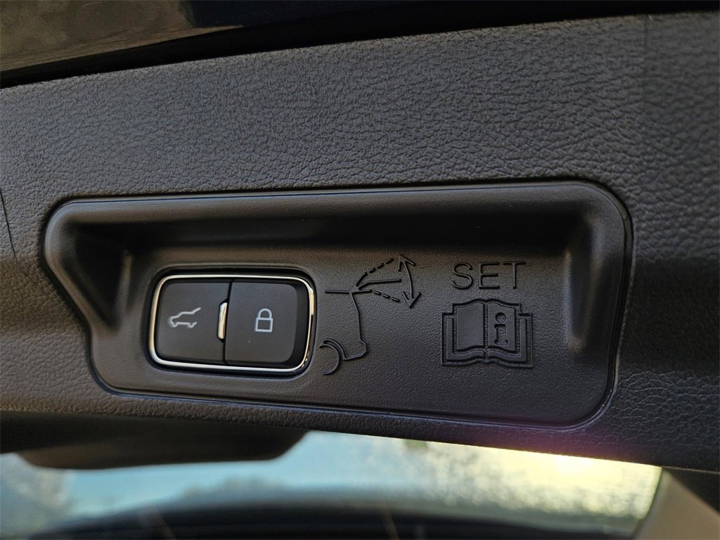 New 2026 Ford Explorer Active image 7