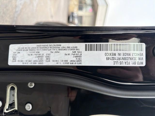 Used 2024 Jeep Compass Latitude image 30