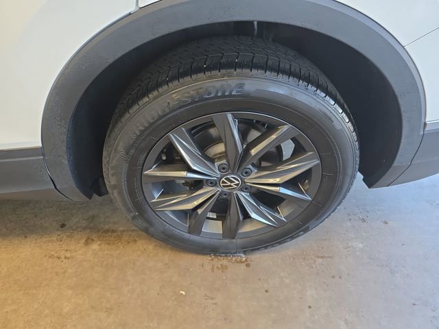 Used 2024 Volkswagen Tiguan SE w/ Panoramic Sunroof Package AWD/4WD image 26