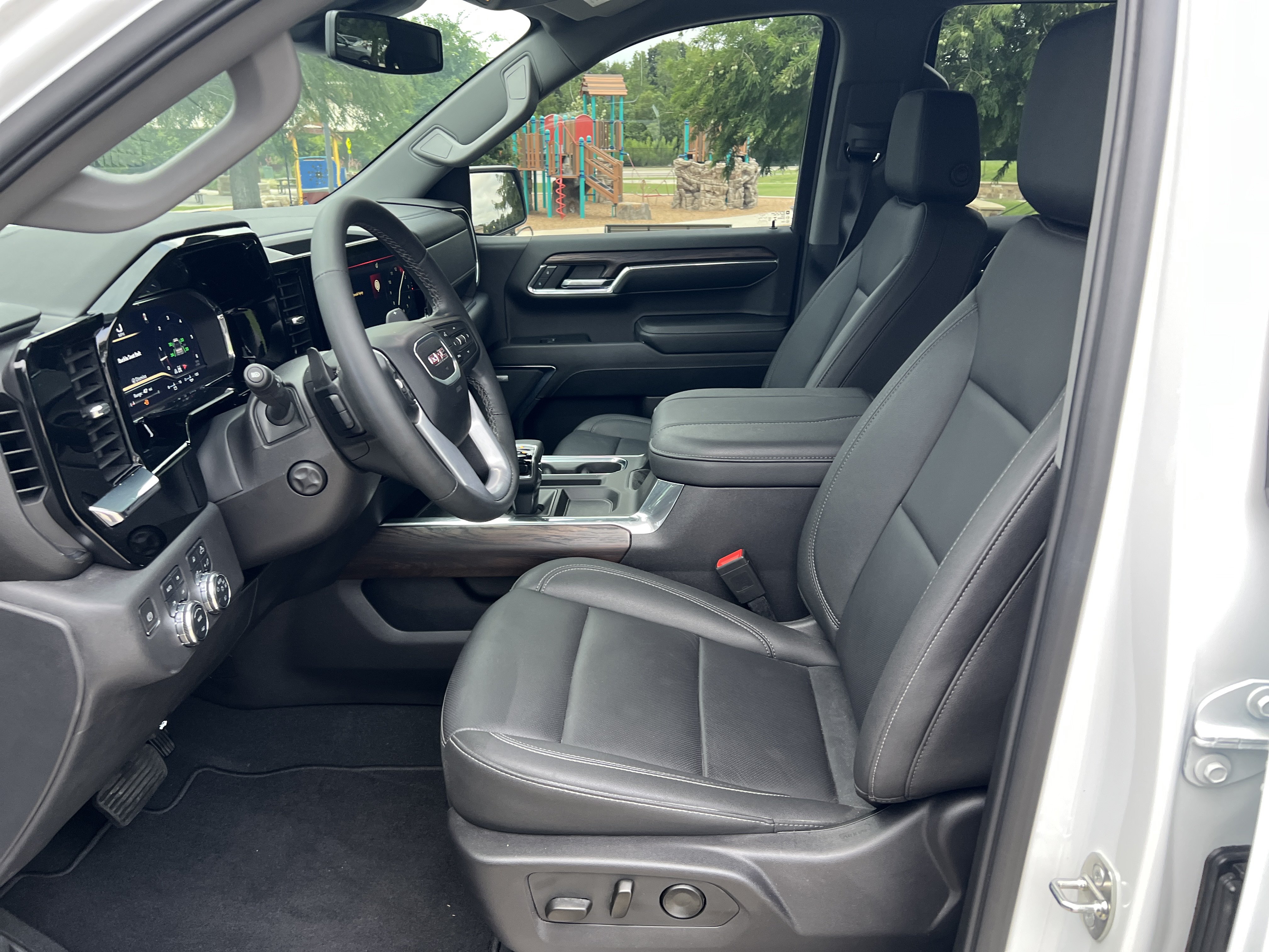 Used 2024 GMC Sierra 1500 SLT w/ SLT Premium Plus Package AWD/4WD image 15