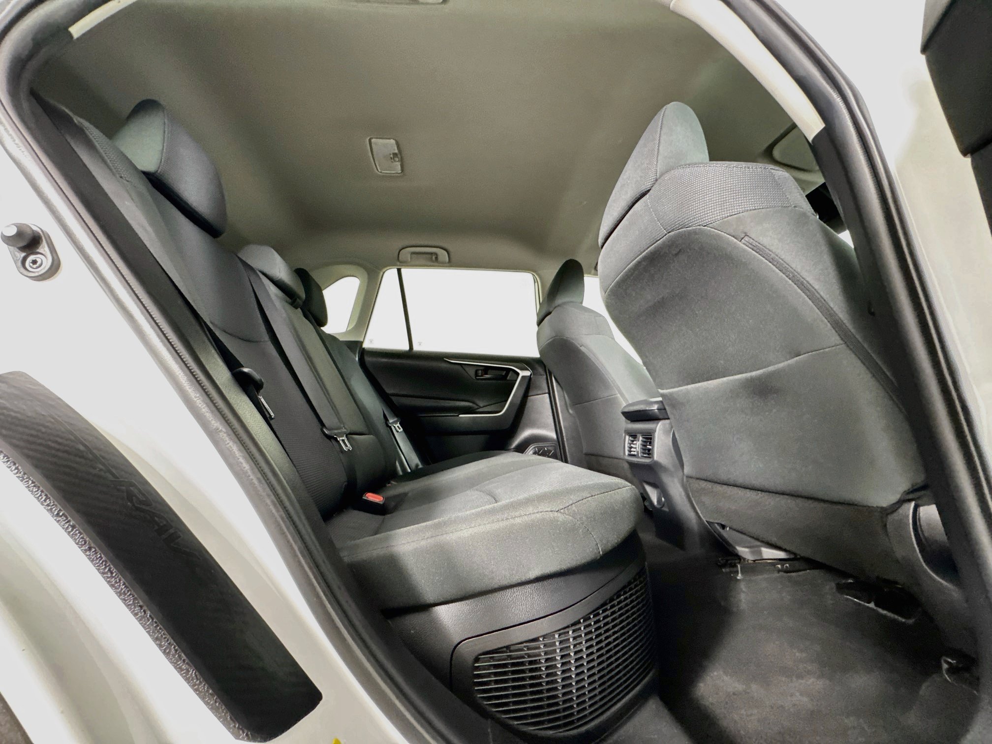 Used 2020 Toyota RAV4 LE AWD/4WD image 26