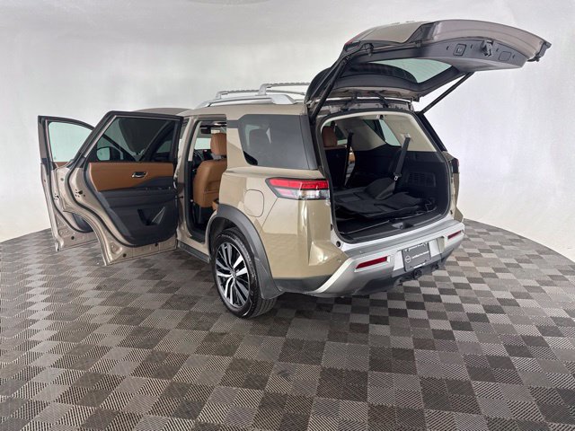 Certified 2025 Nissan Pathfinder Platinum AWD/4WD image 16