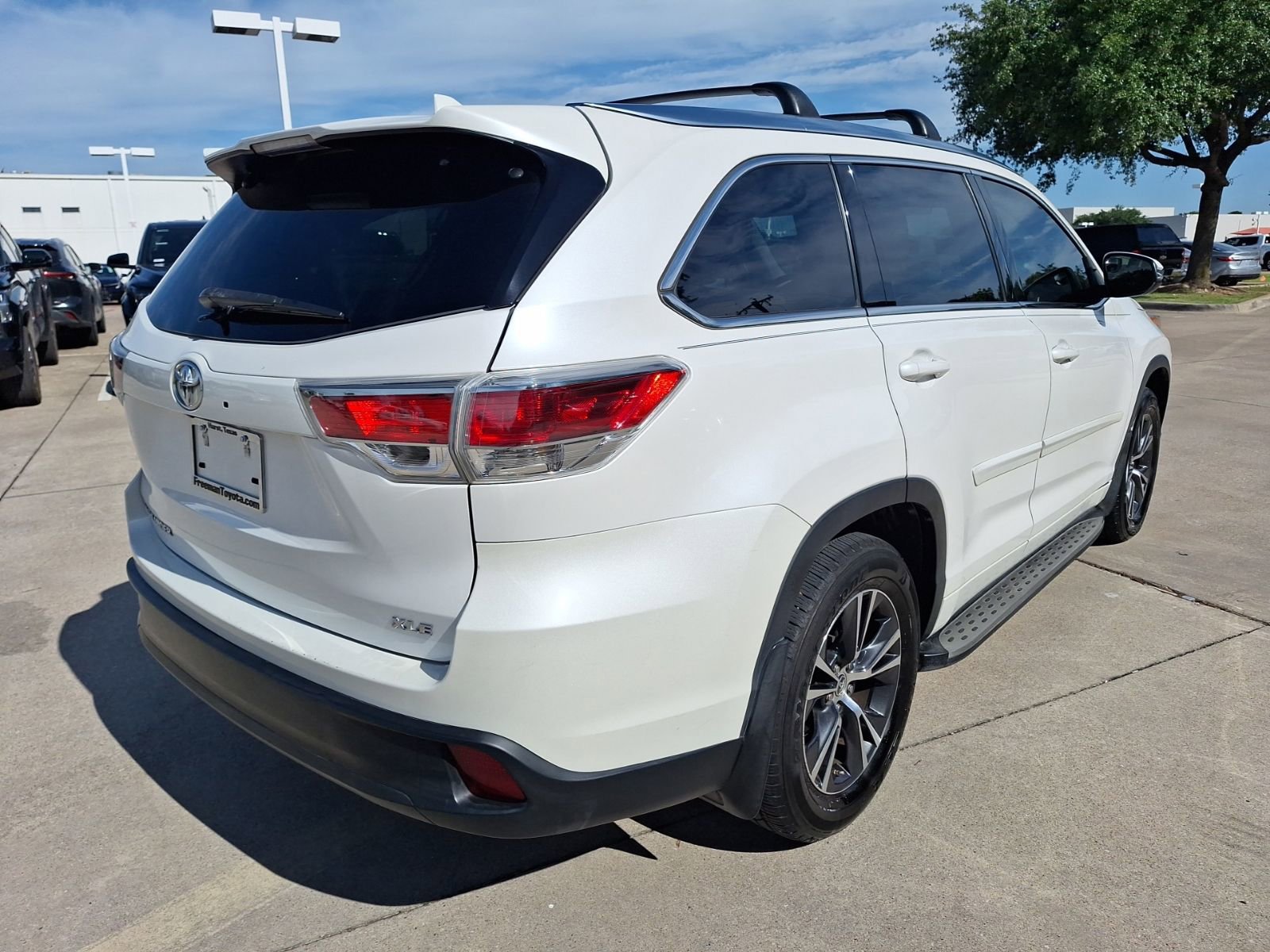 Used 2016 Toyota Highlander XLE FWD image 6