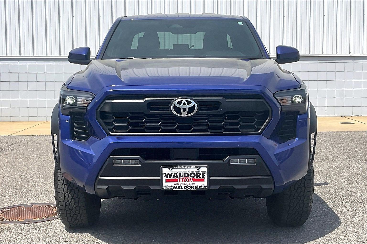 Used 2025 Toyota Tacoma TRD Off-Road AWD/4WD image 3