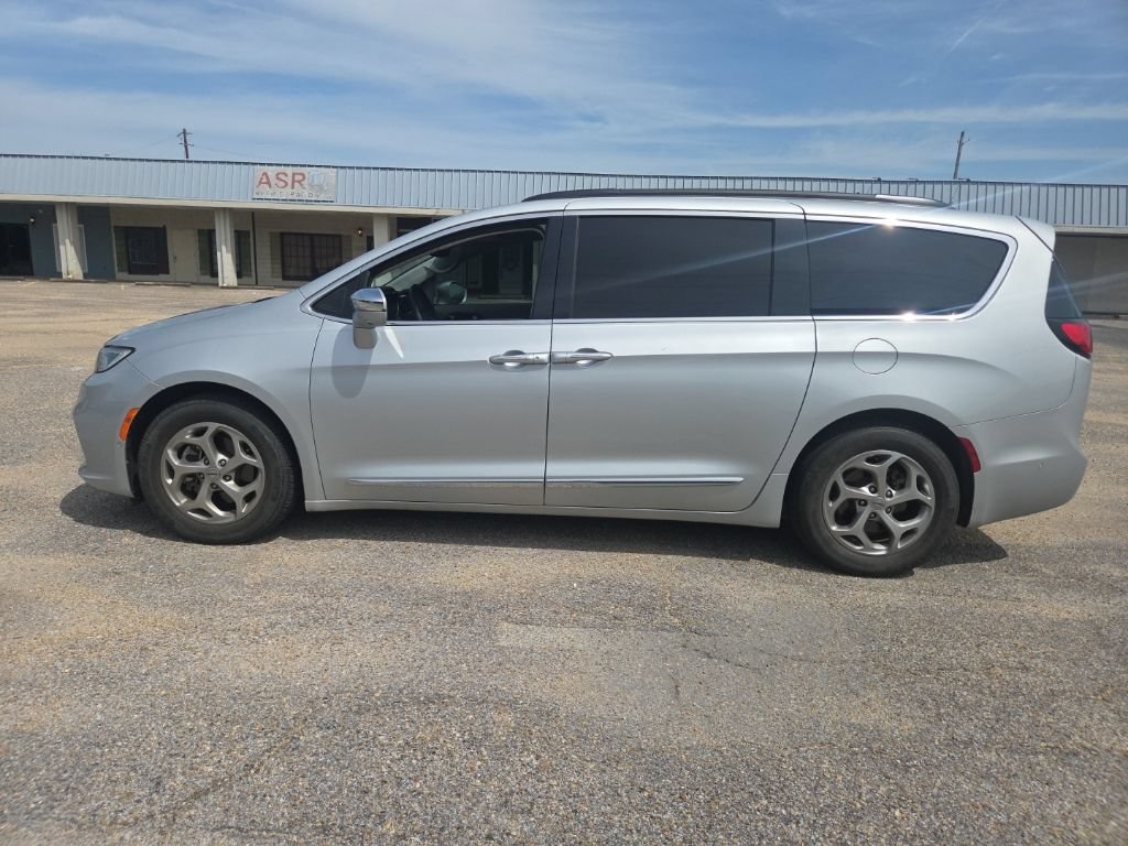 Used 2022 Chrysler Pacifica Limited FWD image 6