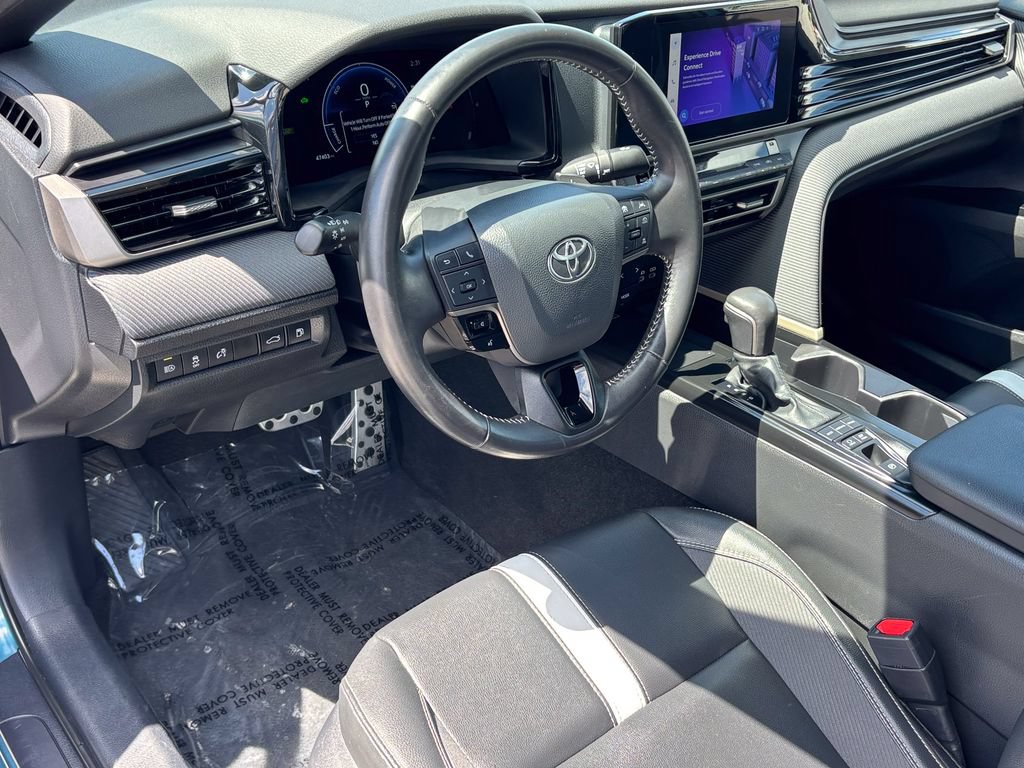 Used 2025 Toyota Camry SE FWD image 16