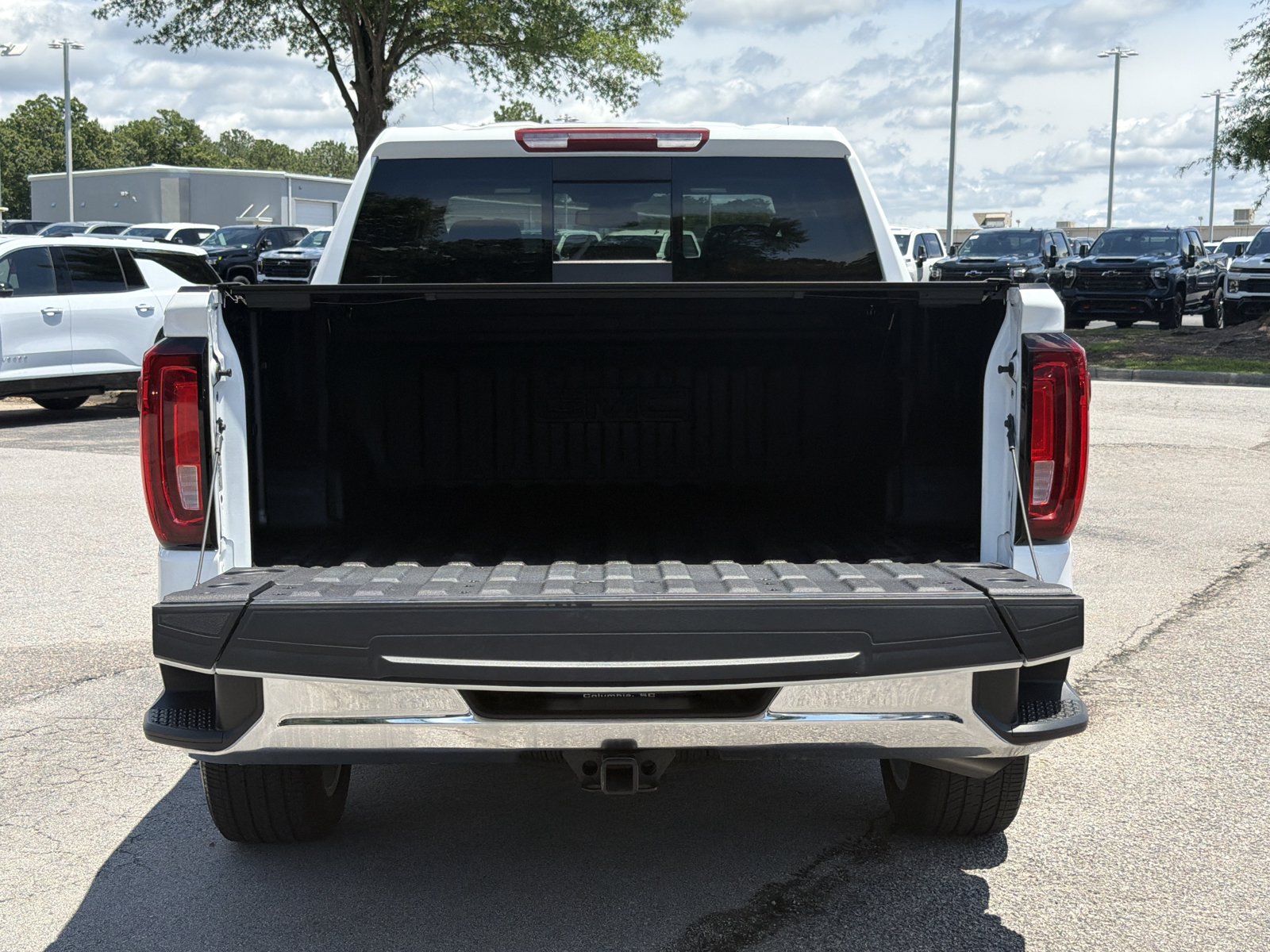 Used 2024 GMC Sierra 1500 SLT w/ SLT Premium Package AWD/4WD image 32