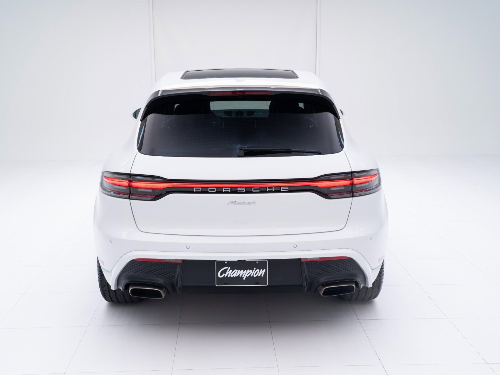 Certified 2025 Porsche Macan image 10
