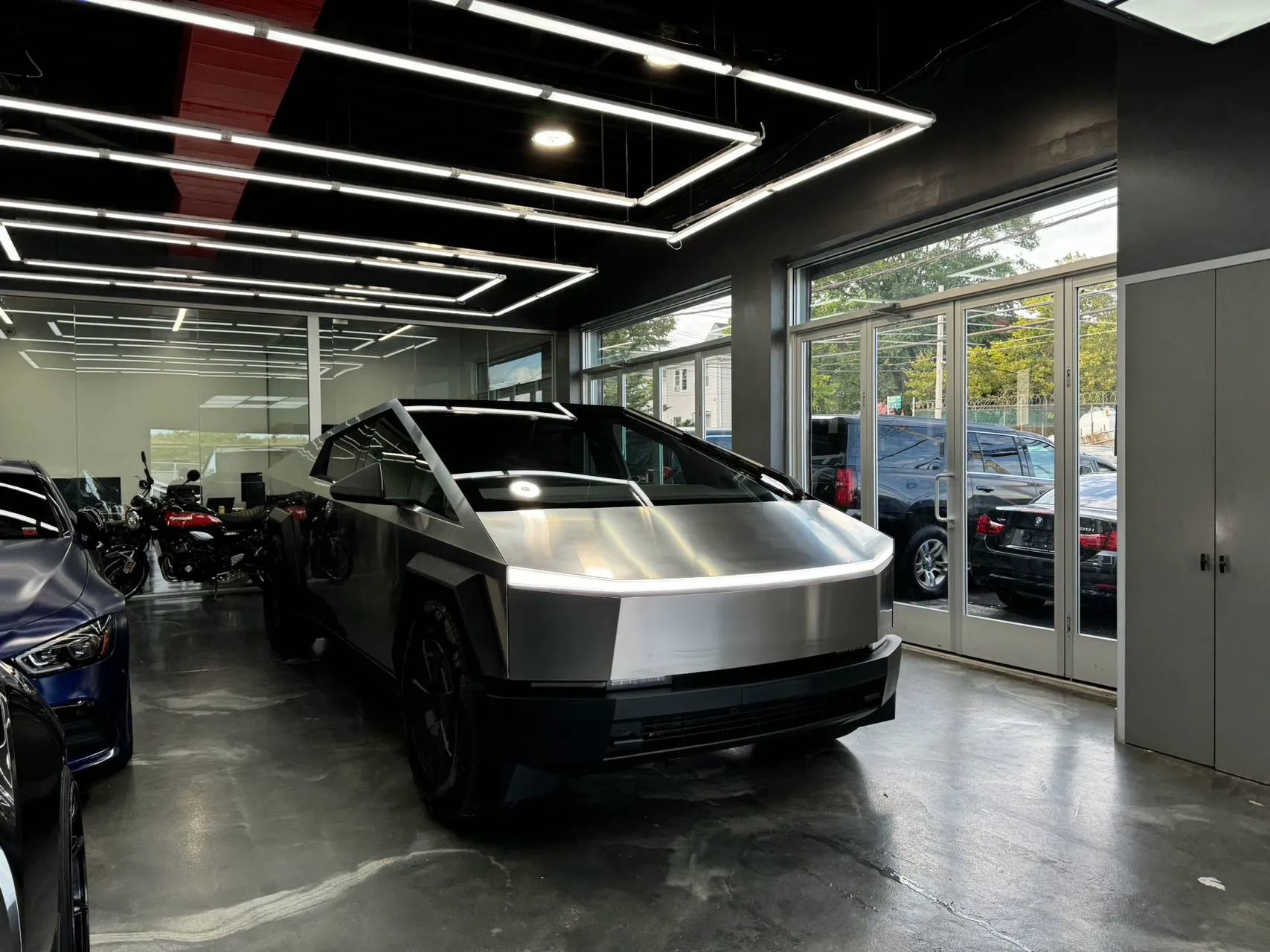 Used 2024 Tesla Cybertruck AWD Crew Cab image 3