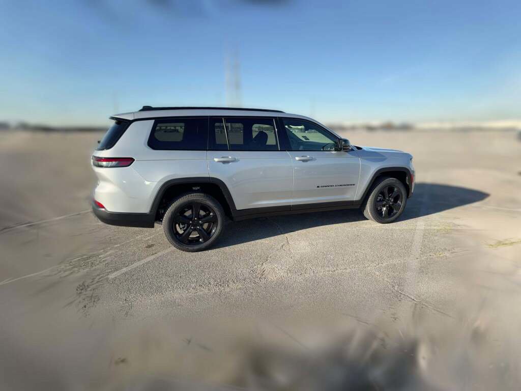 New 2025 Jeep Grand Cherokee L Limited image 13