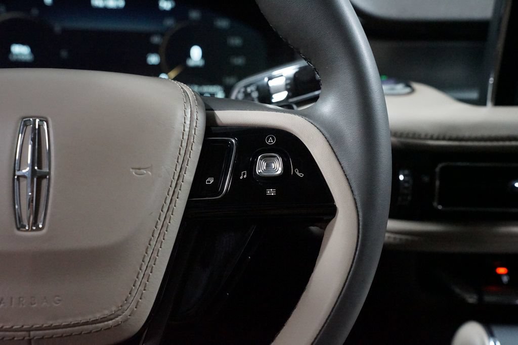 Used 2023 Lincoln Aviator 2WD w/ Premium Package image 13