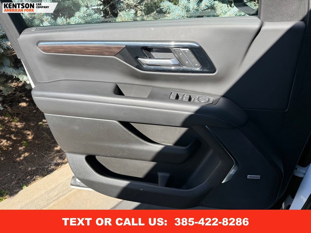 Used 2025 Chevrolet Suburban LT w/ Comfort Package image 21