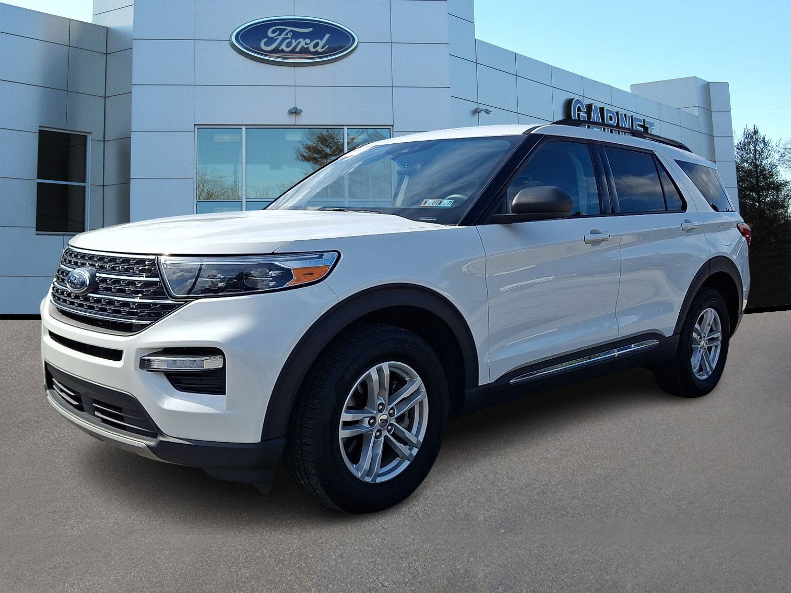Certified 2023 Ford Explorer XLT w/ Equipment Group 202A AWD/4WD image 4