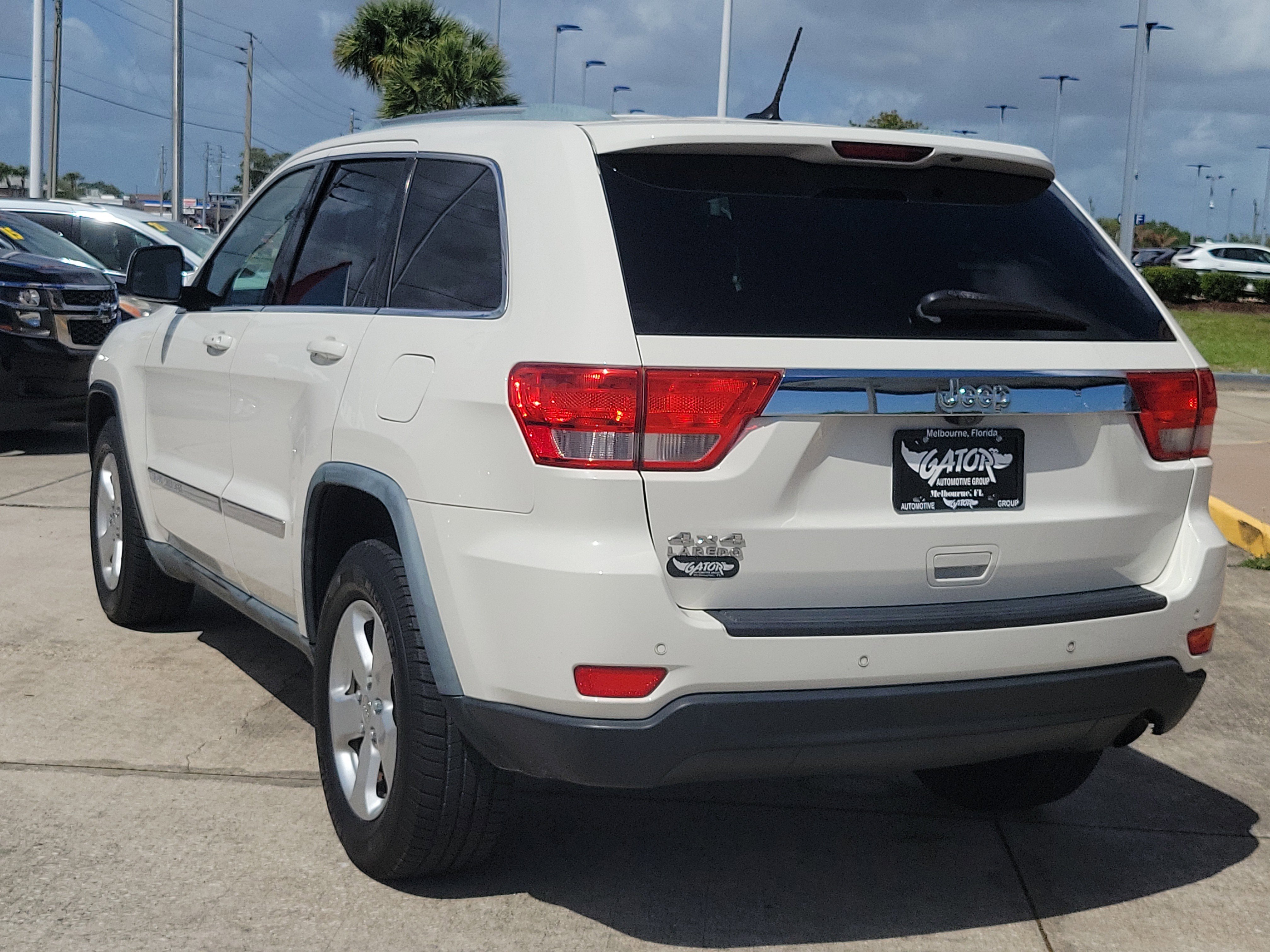 Used 2011 Jeep Grand Cherokee Laredo image 3