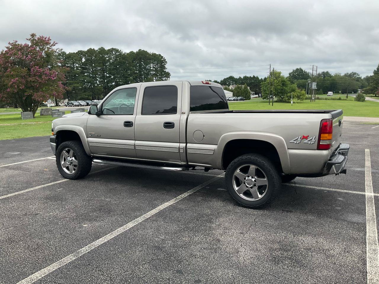 Used 2002 Chevrolet Silverado 2500 LT w/ Off-Road Skid Plate Pkg AWD/4WD image 12
