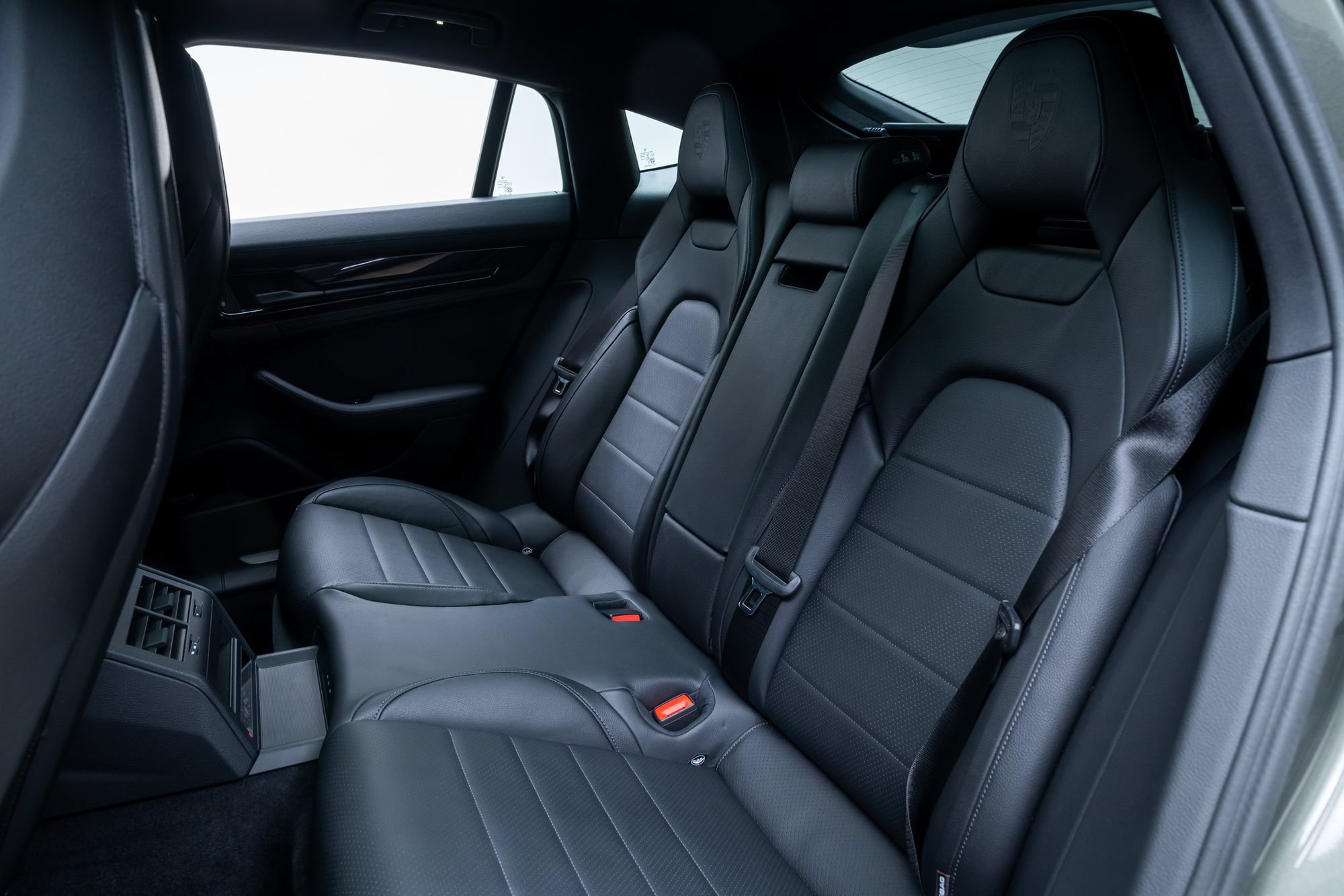 Used 2024 Porsche Panamera RWD image 25